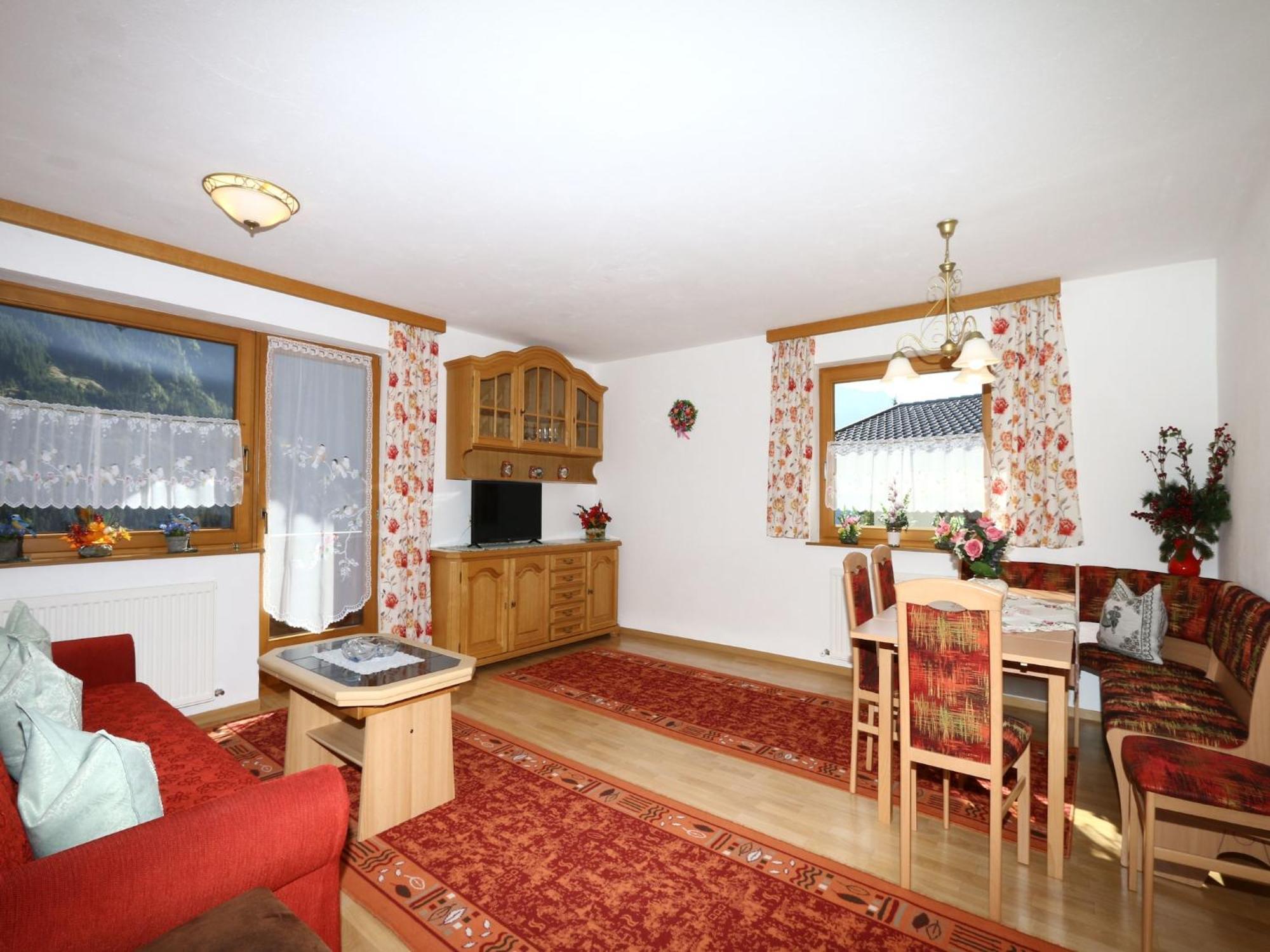 Apartment In Mayrhofen With A Balcony Eksteriør billede